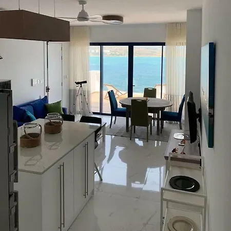 Beachfront Penthouse Apartament Mellieħa