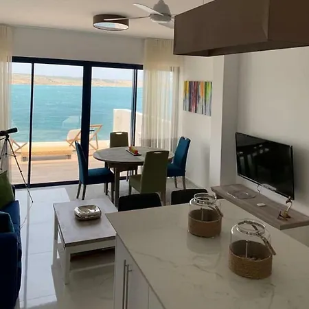 Beachfront Penthouse * Mellieħa