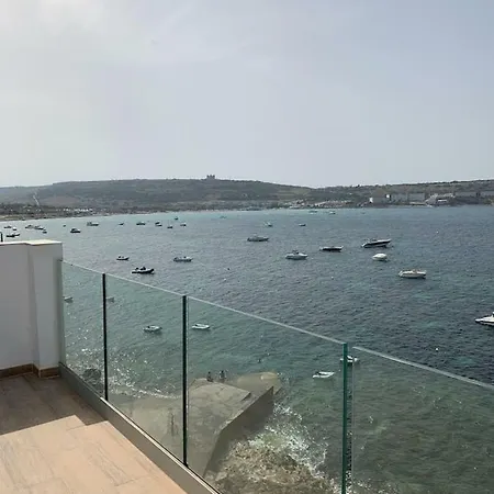 Beachfront Penthouse Mellieha